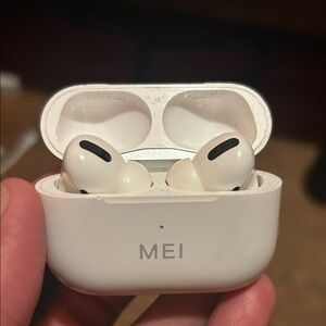 airpods pro gen 2 , they are used but great condition , both works very well
